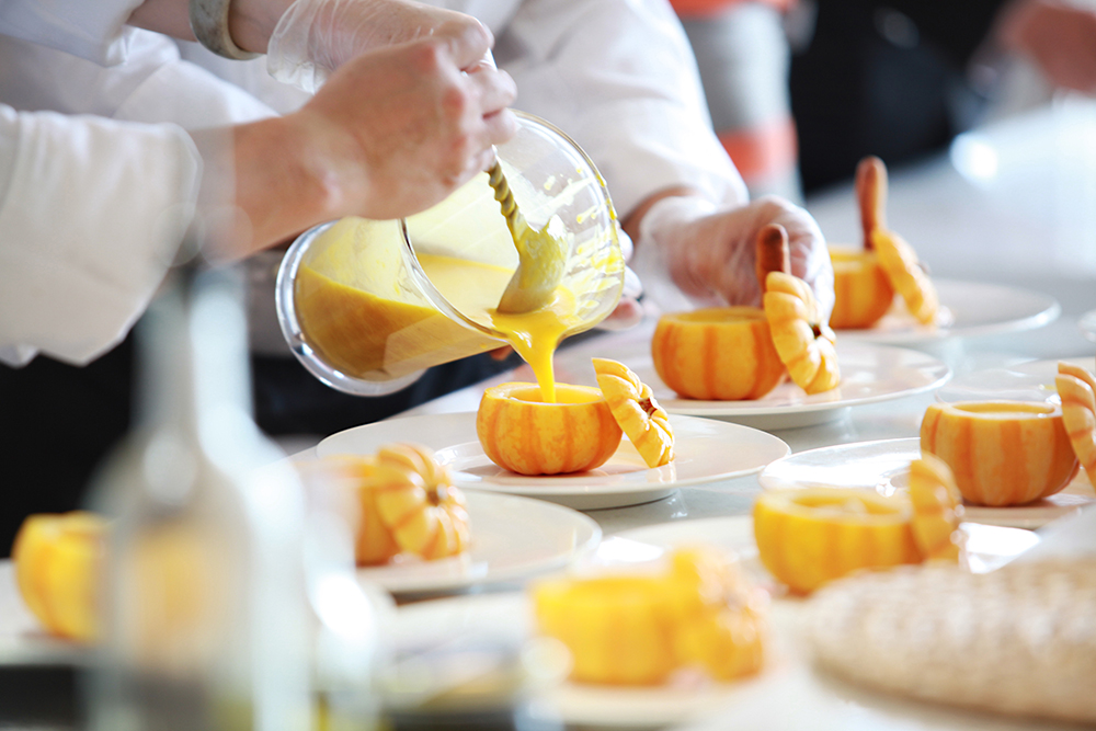 Autumnal Elegance: Selecting the Perfect Fall Foods for Your Wedding