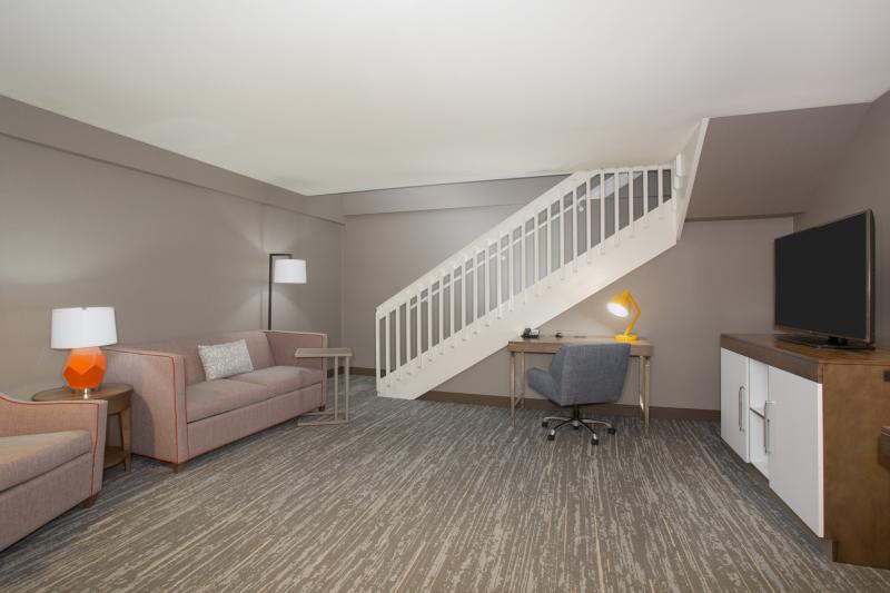 Bi-Level Suite