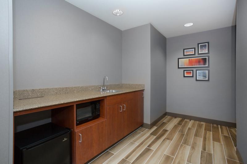 Studio Suite Wet Bar