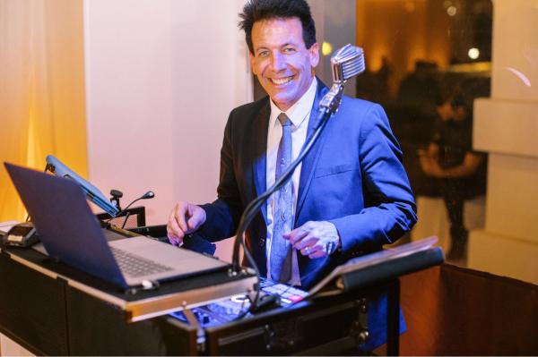 MUIR MUSIC ENTERTAINMENT